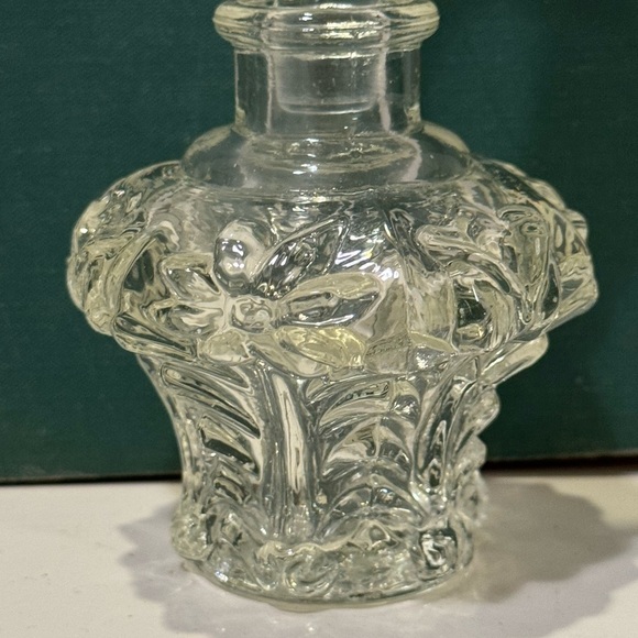 Vintage Pressed Clear Glass Flower Themed Perfume Bottle - Picture 4 of 9